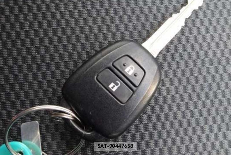 Toyota HIACE VAN 2022-04 8431980-10