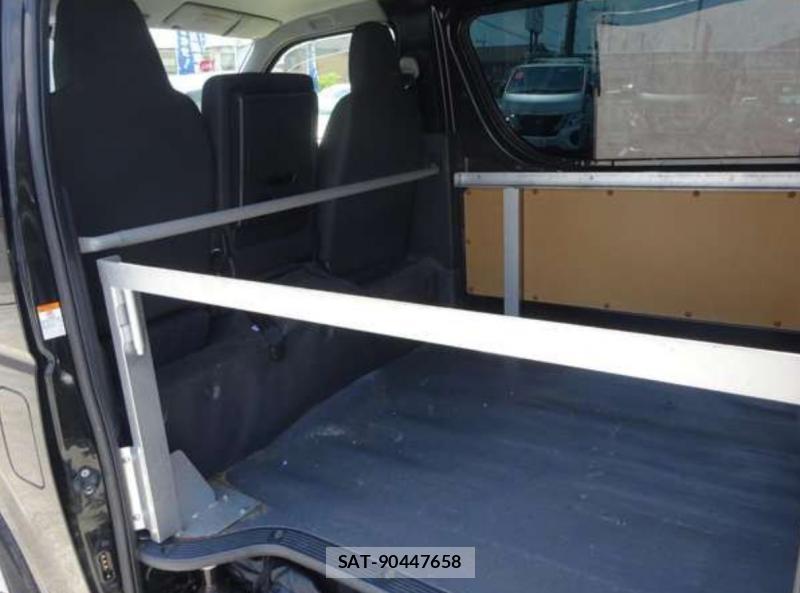 Toyota HIACE VAN 2022-04 8431980-16