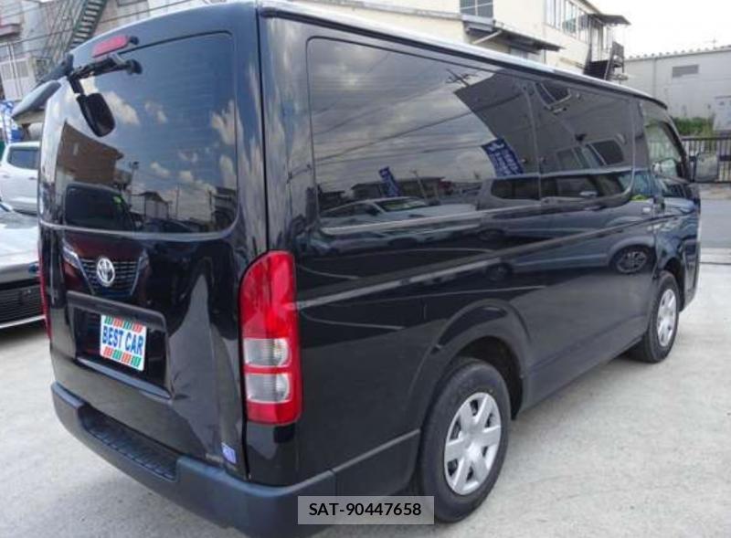 Toyota HIACE VAN 2022-04 8431980-1