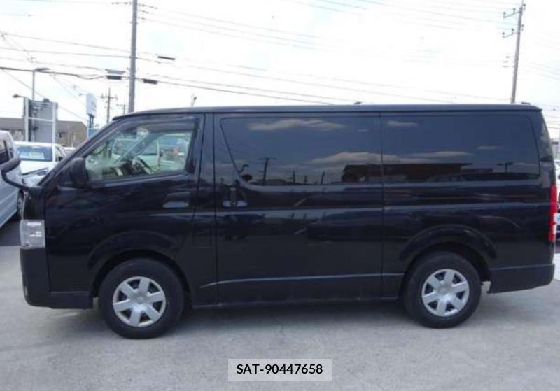 Toyota HIACE VAN 2022-04 8431980-3