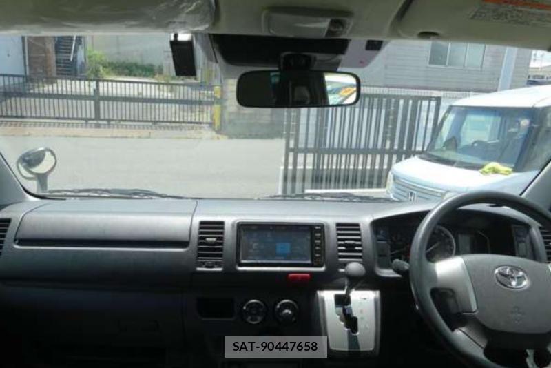Toyota HIACE VAN 2022-04 8431980-6