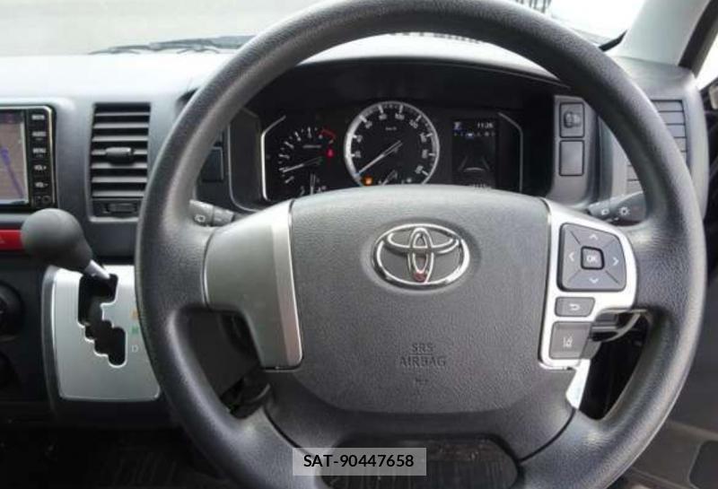 Toyota HIACE VAN 2022-04 8431980-7