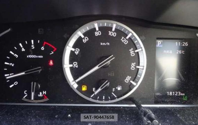Toyota HIACE VAN 2022-04 8431980-8