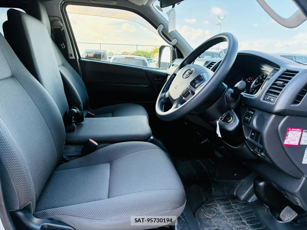 Toyota HIACE VAN 2020-06 7998220-10