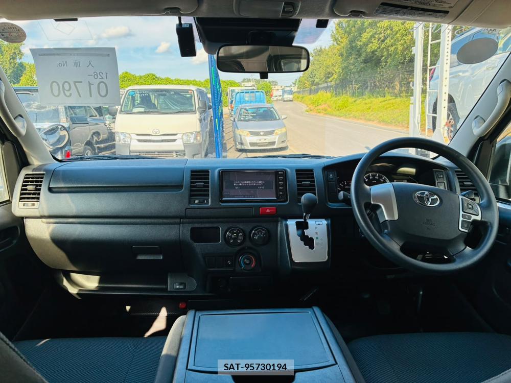 Toyota HIACE VAN 2020-06 7998220-11