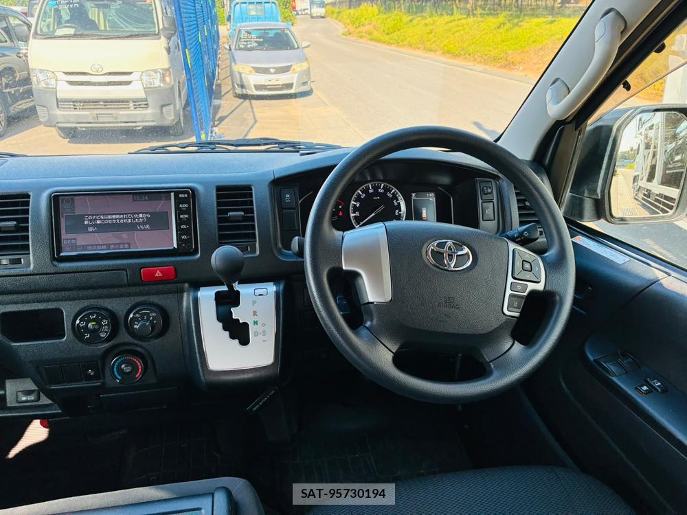 Toyota HIACE VAN 2020-06 7998220-12