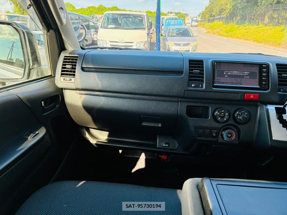 Toyota HIACE VAN 2020-06 7998220-14