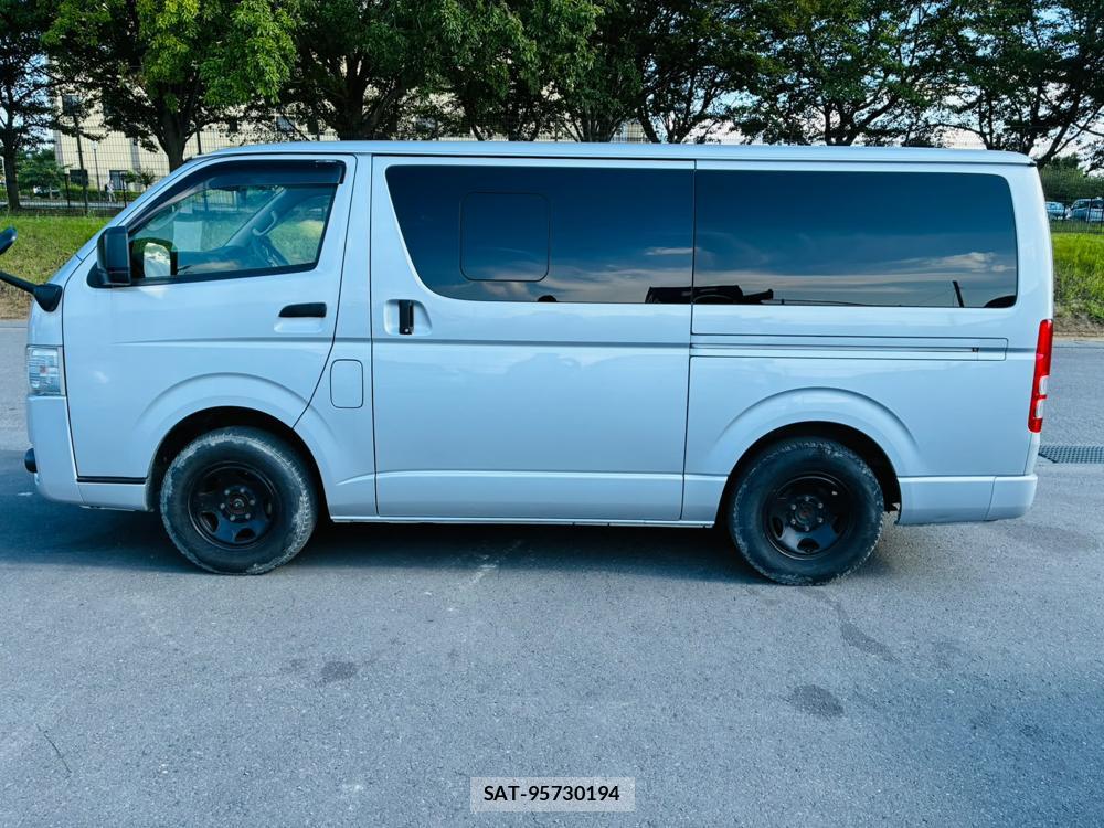 Toyota HIACE VAN 2020-06 7998220-1