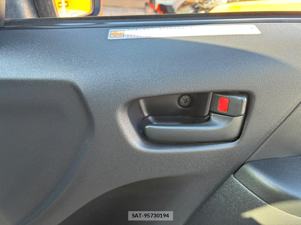 Toyota HIACE VAN 2020-06 7998220-18