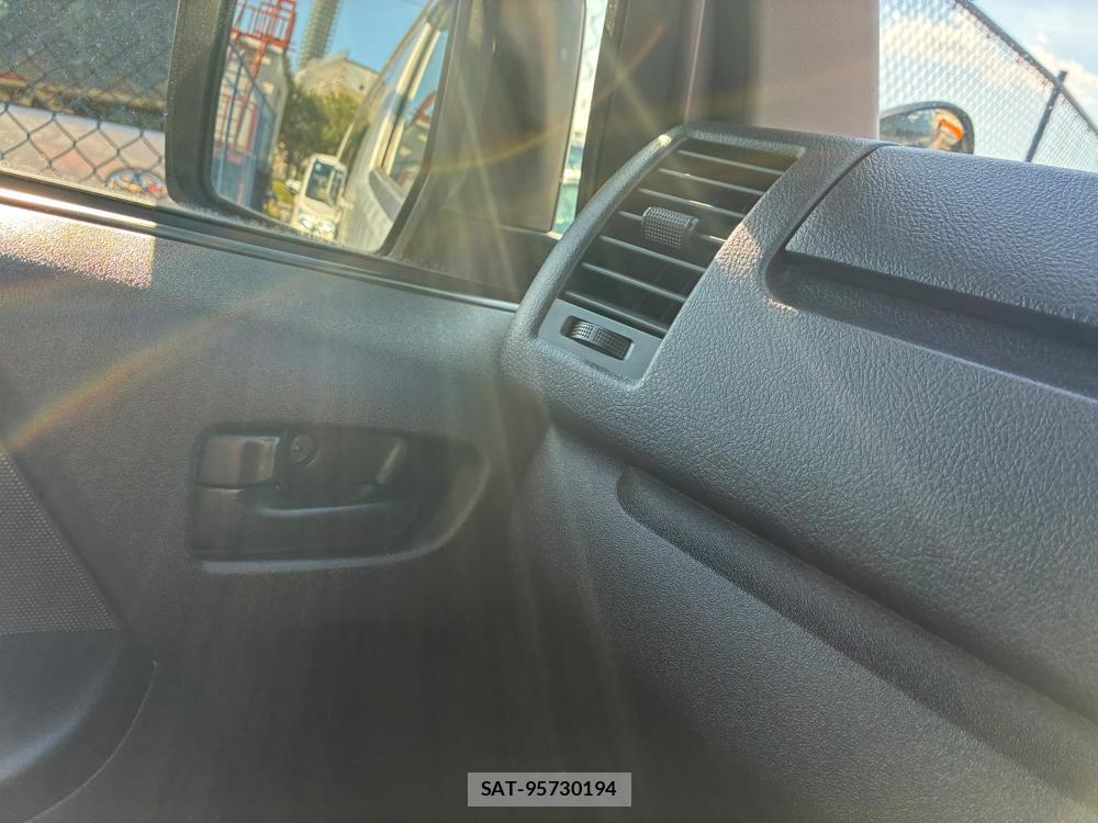 Toyota HIACE VAN 2020-06 7998220-21