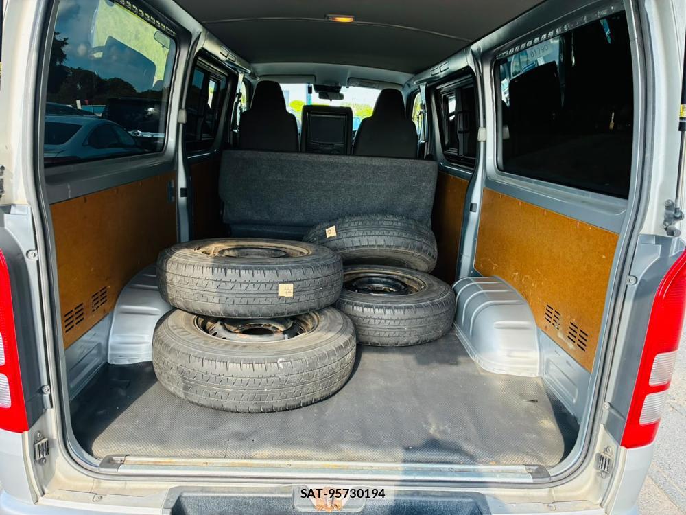 Toyota HIACE VAN 2020-06 7998220-23