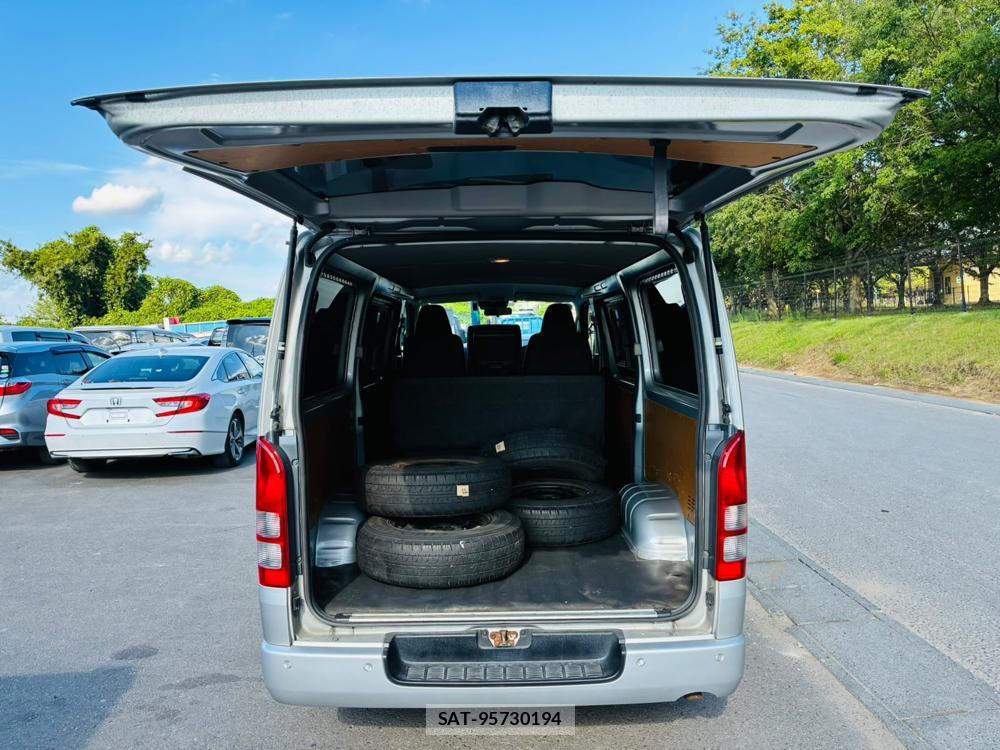 Toyota HIACE VAN 2020-06 7998220-24