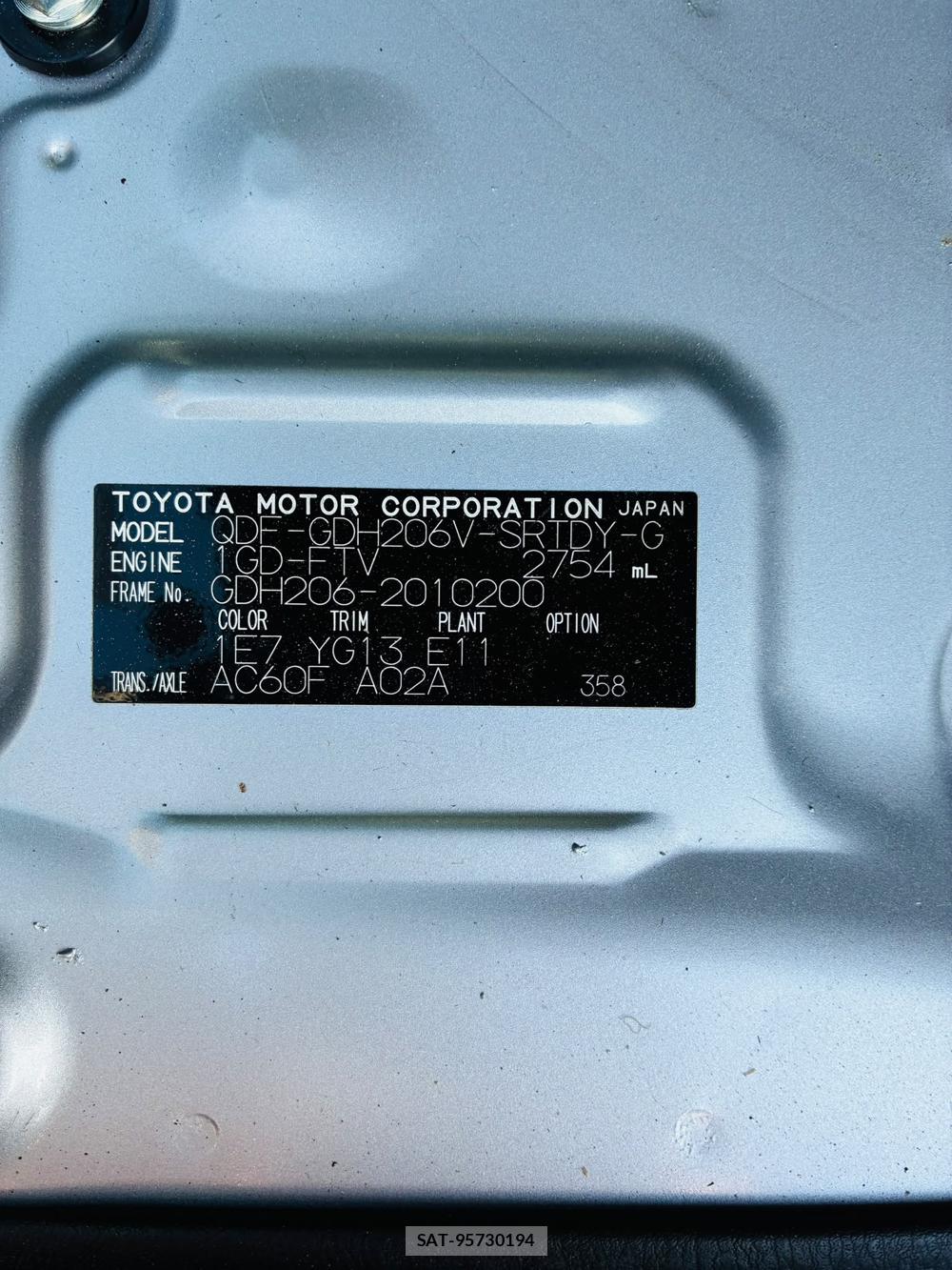 Toyota HIACE VAN 2020-06 7998220-32