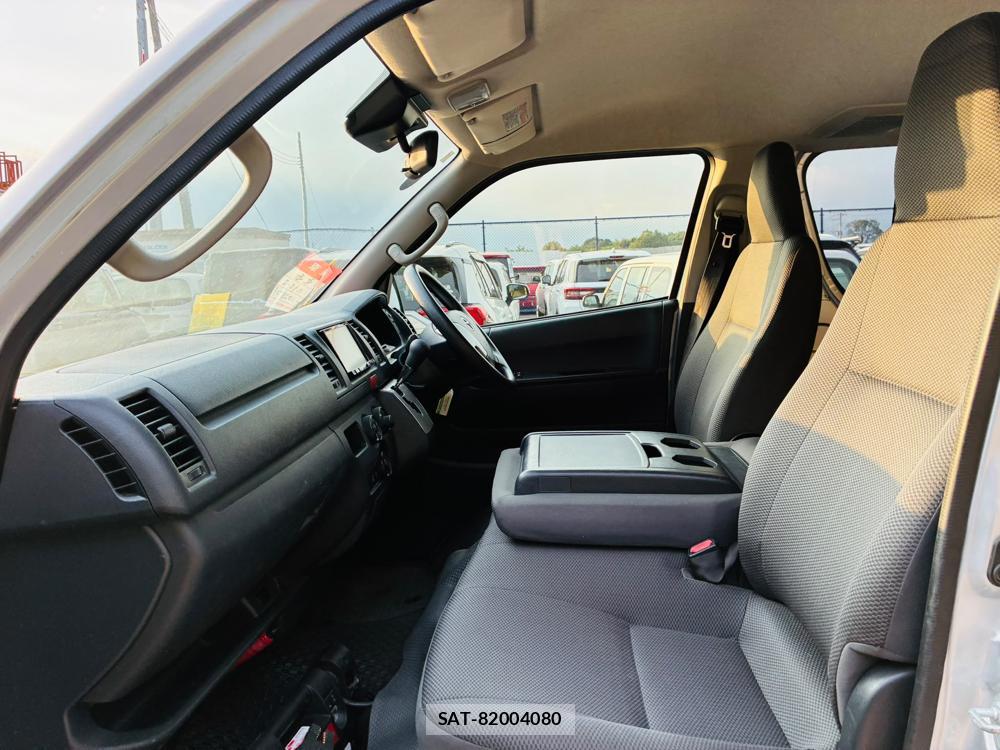 Toyota HIACE VAN 2019-07 8298911-9