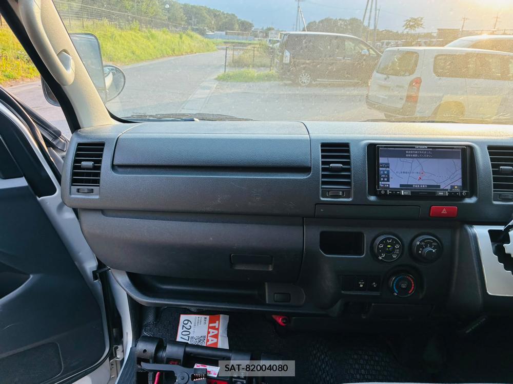 Toyota HIACE VAN 2019-07 8298911-15