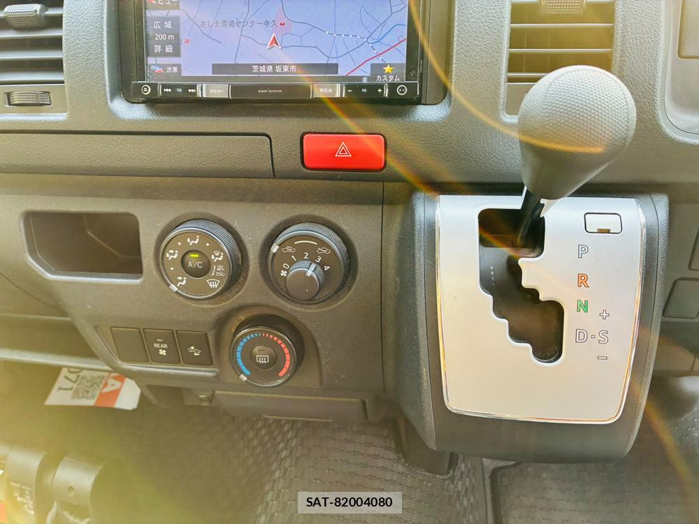 Toyota HIACE VAN 2019-07 8298911-17