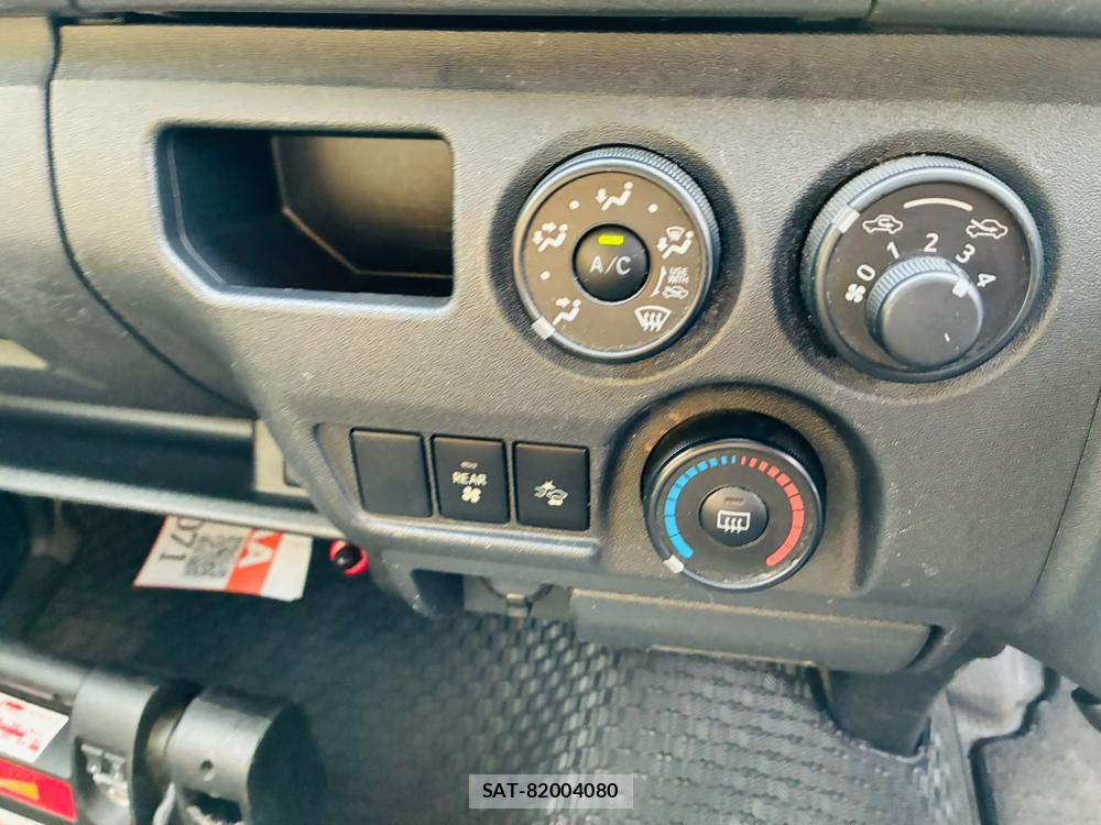 Toyota HIACE VAN 2019-07 8298911-18