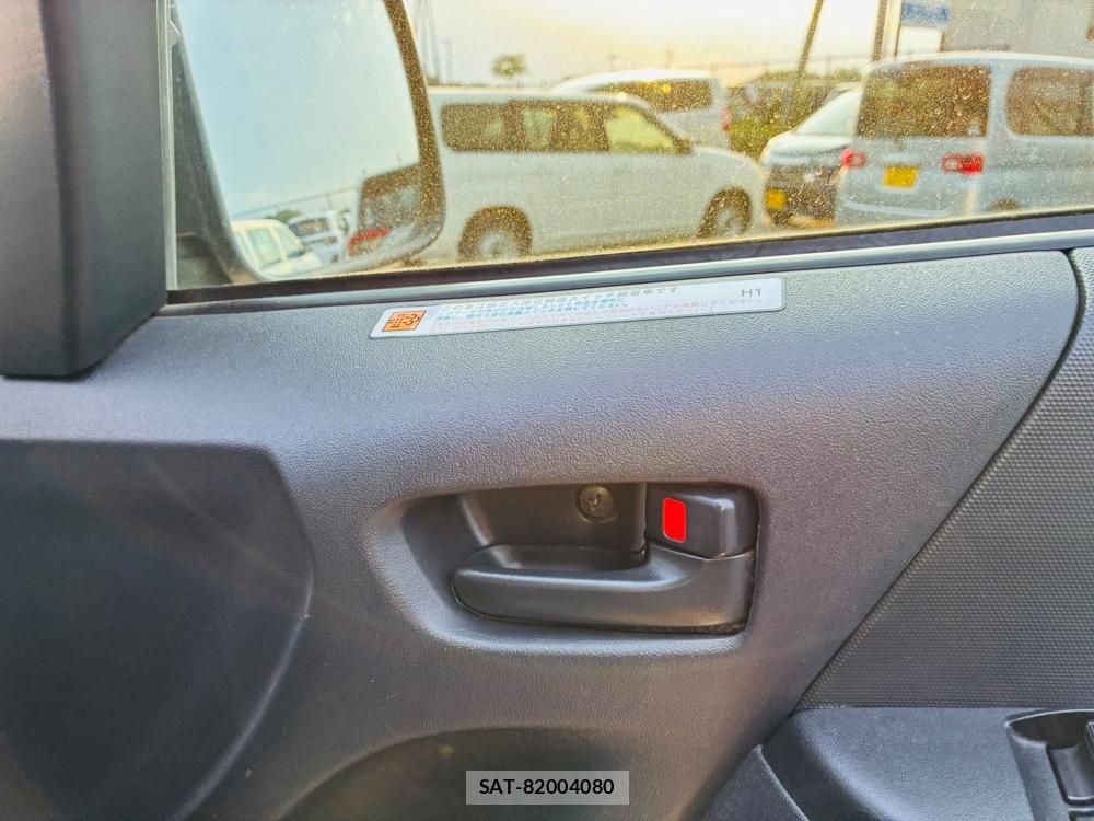 Toyota HIACE VAN 2019-07 8298911-19
