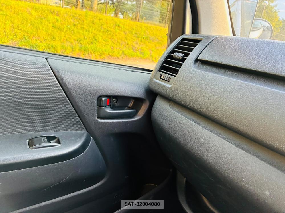 Toyota HIACE VAN 2019-07 8298911-21