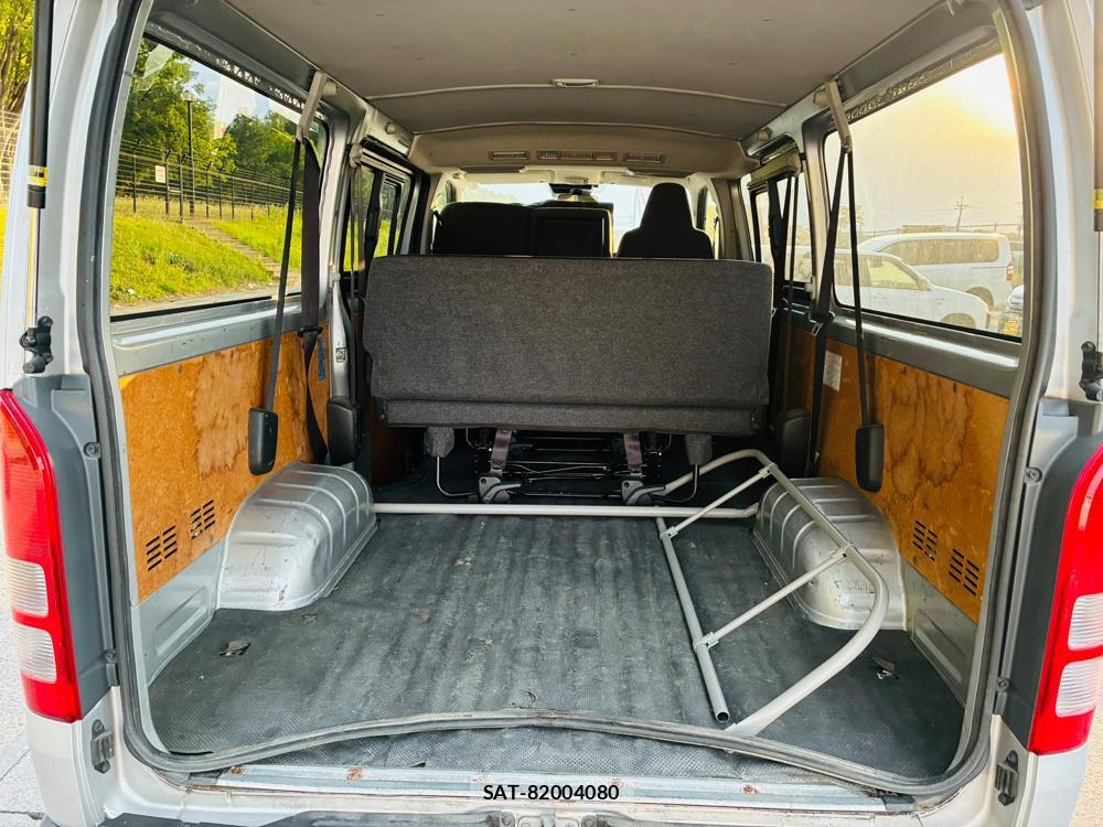 Toyota HIACE VAN 2019-07 8298911-24