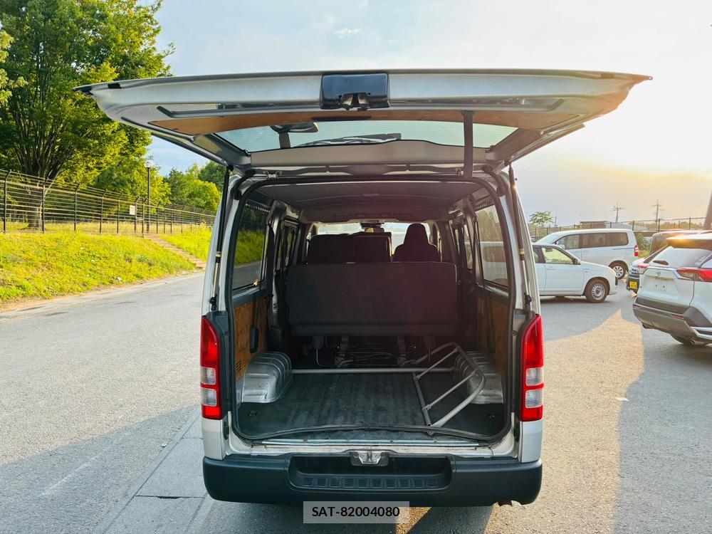Toyota HIACE VAN 2019-07 8298911-25