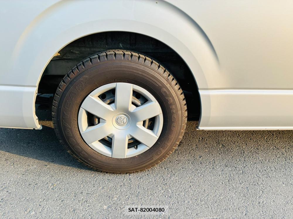 Toyota HIACE VAN 2019-07 8298911-26