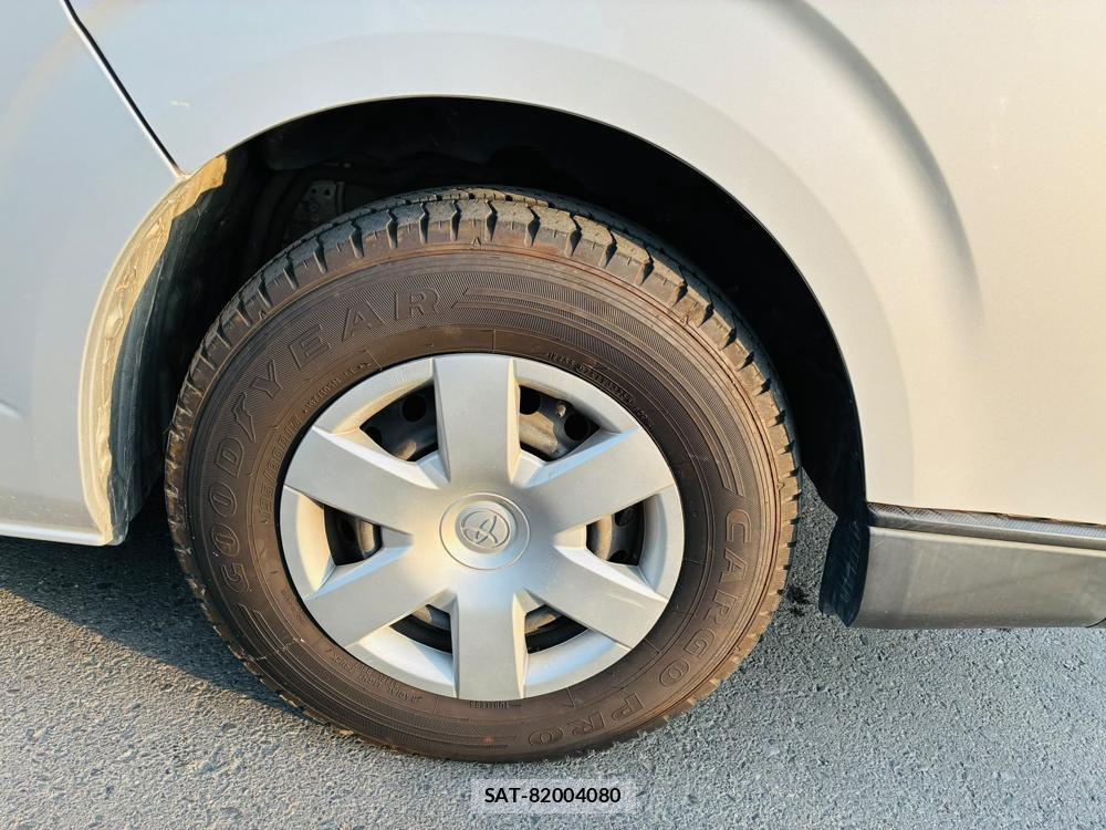 Toyota HIACE VAN 2019-07 8298911-27