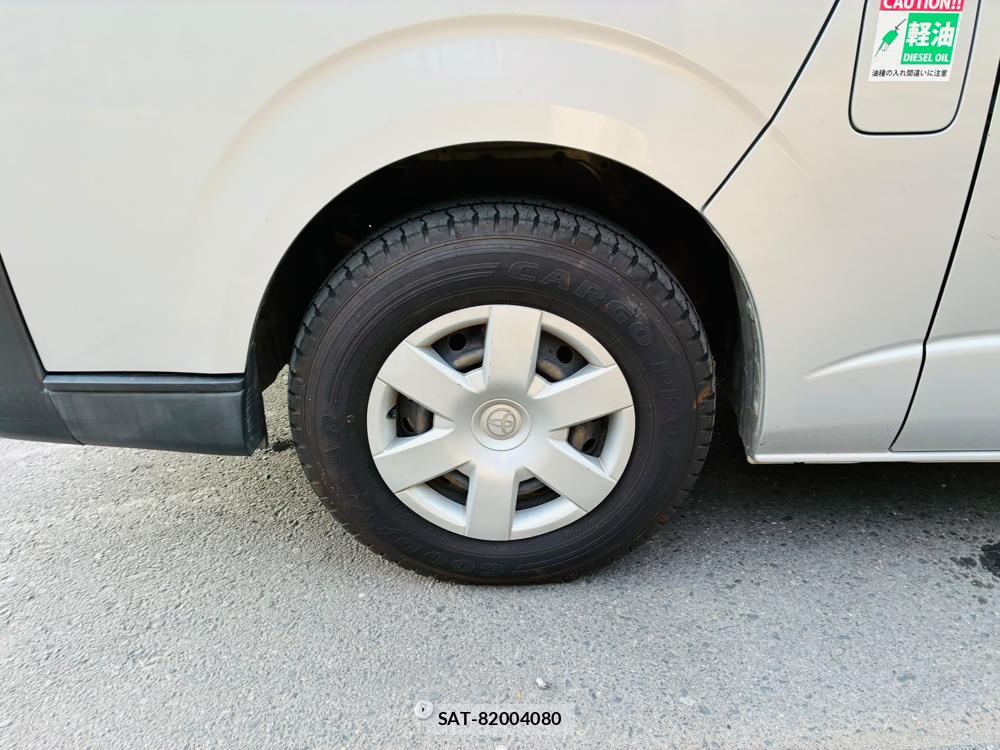 Toyota HIACE VAN 2019-07 8298911-28