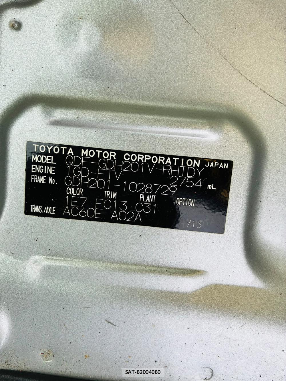 Toyota HIACE VAN 2019-07 8298911-38