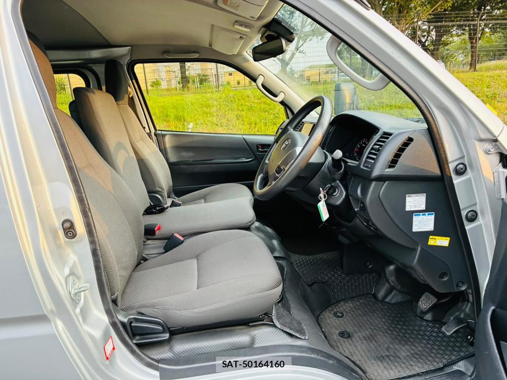 Toyota HIACE VAN 2019-07 8298910-11