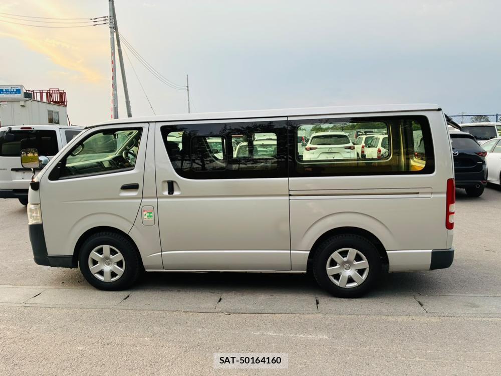 Toyota HIACE VAN 2019-07 8298910-1