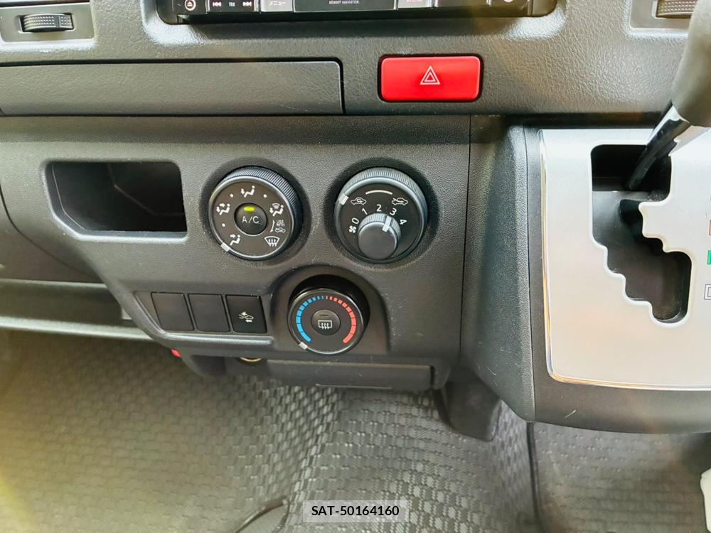 Toyota HIACE VAN 2019-07 8298910-19