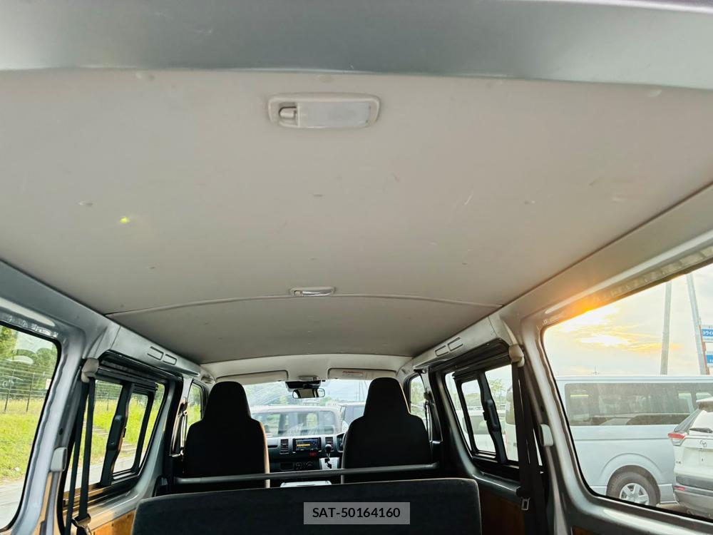 Toyota HIACE VAN 2019-07 8298910-25