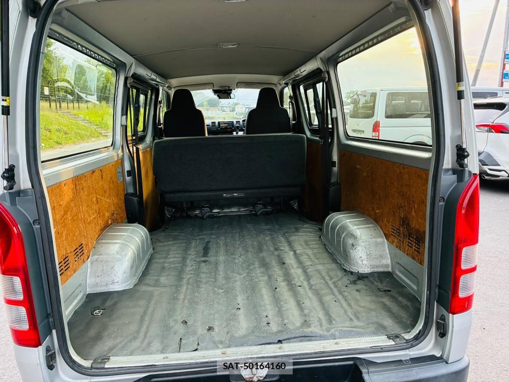 Toyota HIACE VAN 2019-07 8298910-27