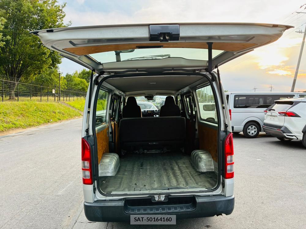 Toyota HIACE VAN 2019-07 8298910-28