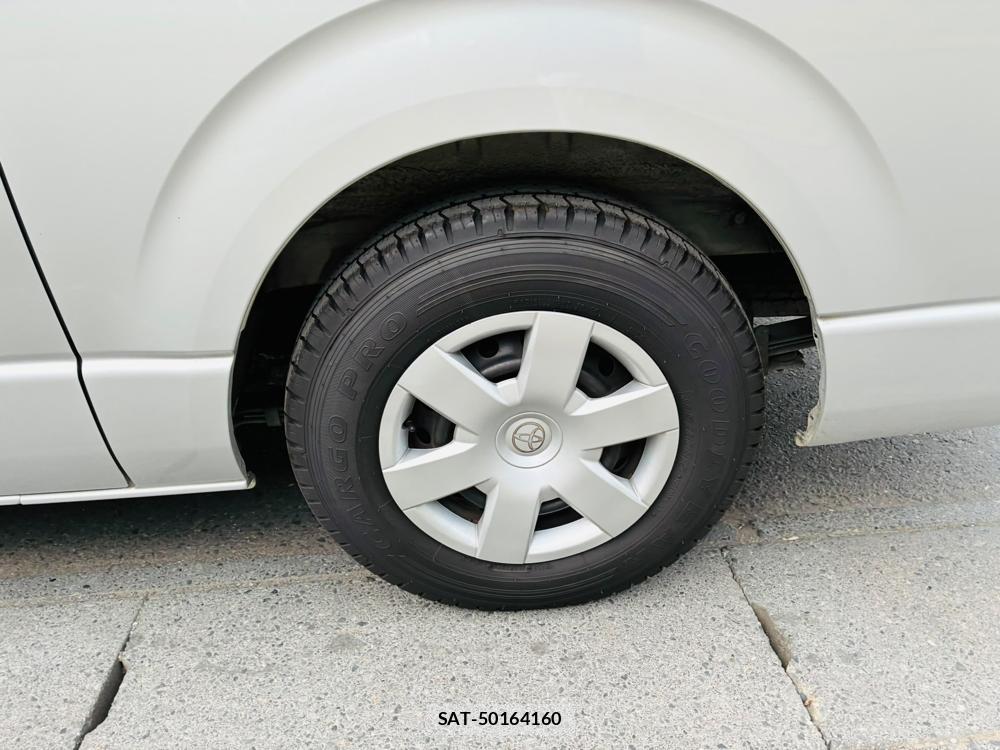 Toyota HIACE VAN 2019-07 8298910-29