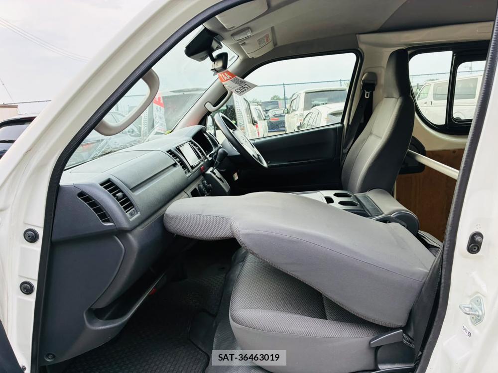 Toyota HIACE VAN 2019-07 8298909-10