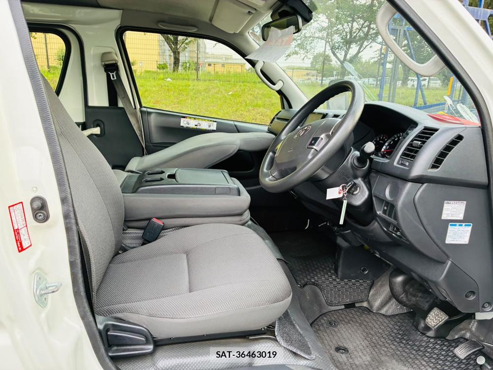 Toyota HIACE VAN 2019-07 8298909-11