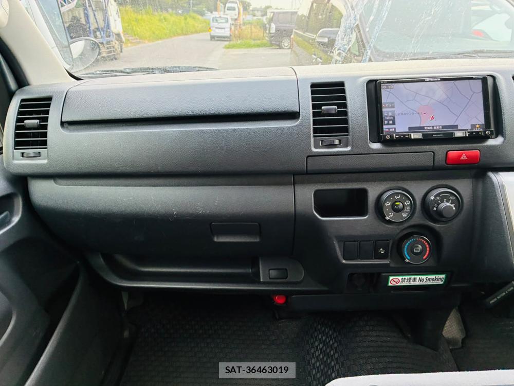 Toyota HIACE VAN 2019-07 8298909-16