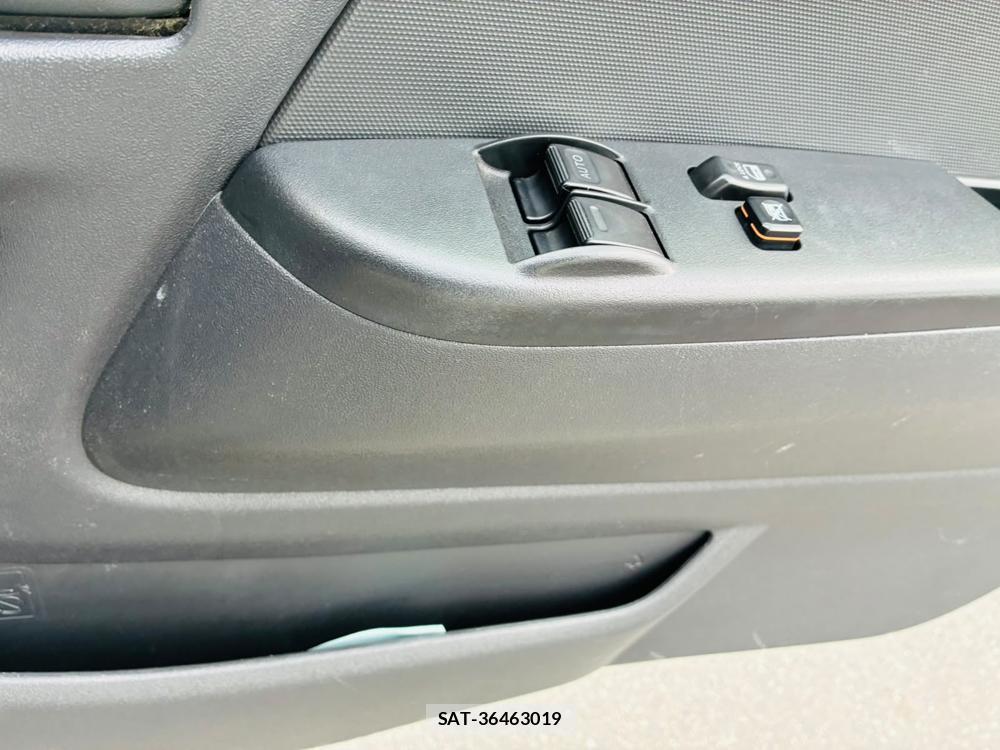 Toyota HIACE VAN 2019-07 8298909-20