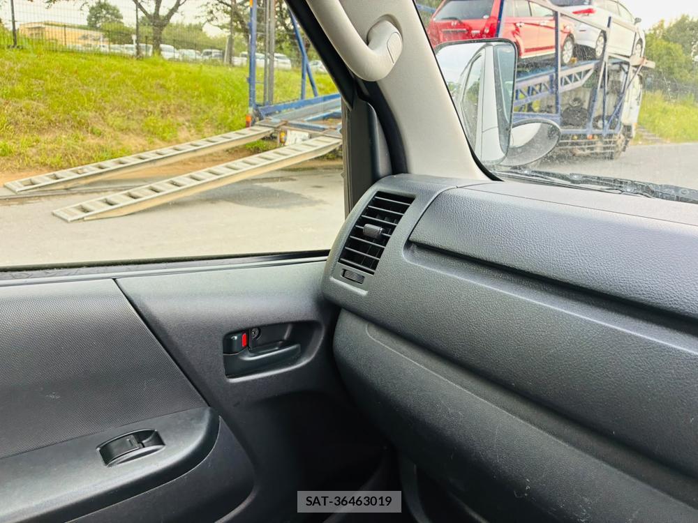 Toyota HIACE VAN 2019-07 8298909-21