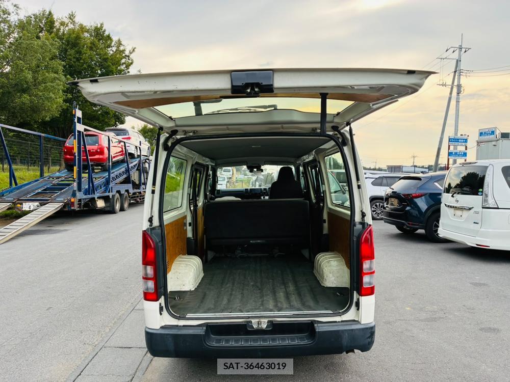 Toyota HIACE VAN 2019-07 8298909-25