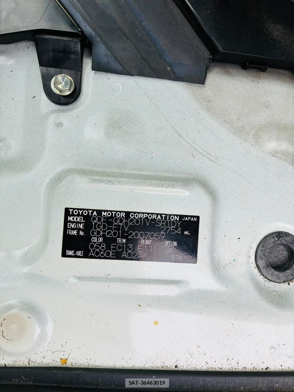 Toyota HIACE VAN 2019-07 8298909-38