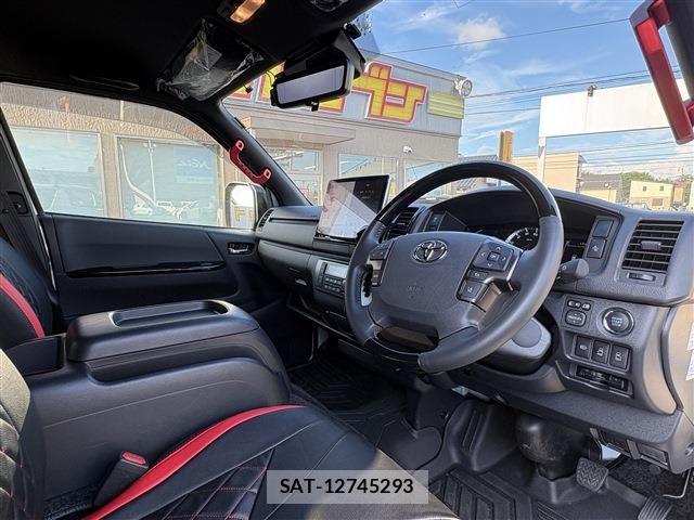 Toyota HIACE VAN 2025-08 8525134-15