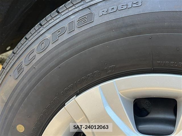 Toyota HIACE VAN 2024-07 8525135-17