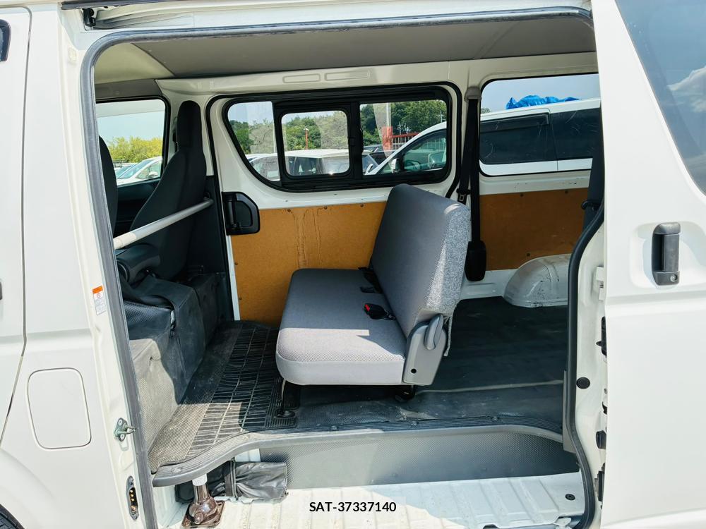 Toyota HIACE VAN 2019-07 8329539-9