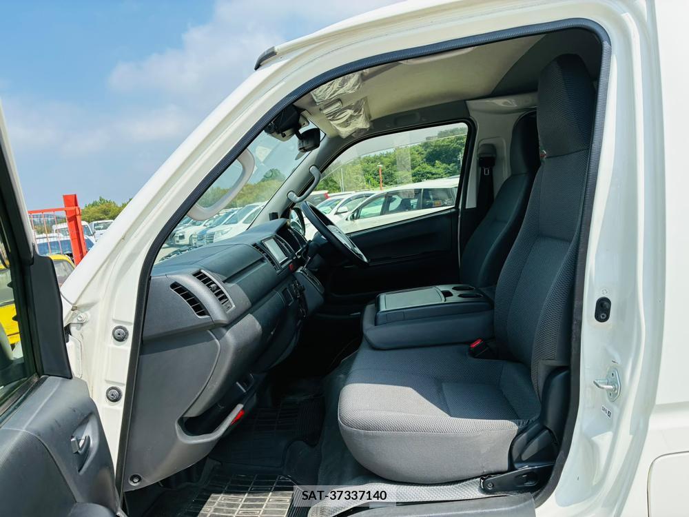 Toyota HIACE VAN 2019-07 8329539-10