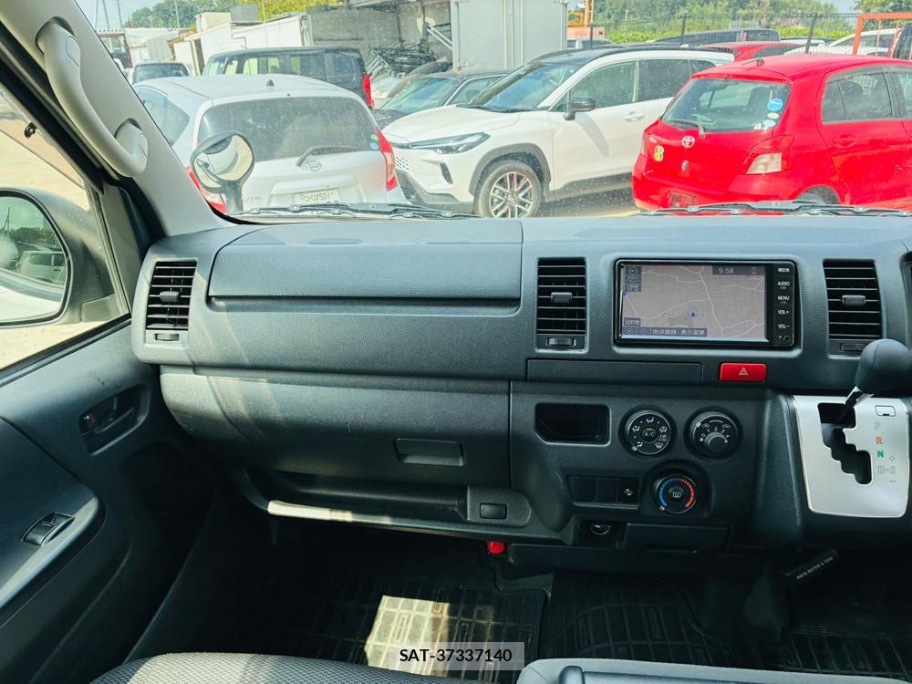 Toyota HIACE VAN 2019-07 8329539-16