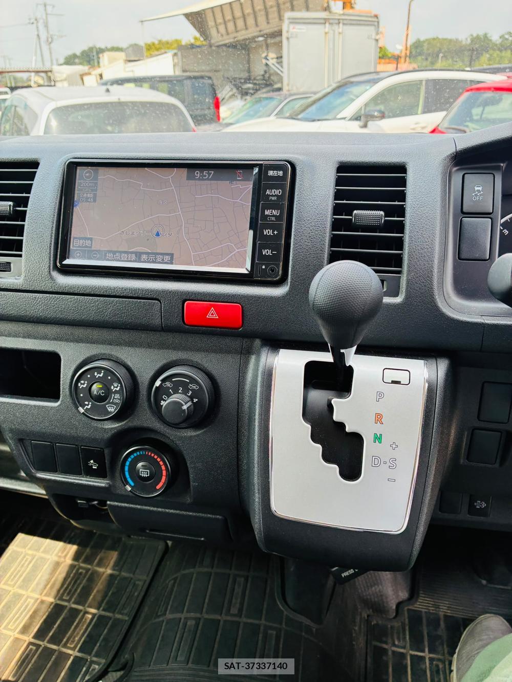 Toyota HIACE VAN 2019-07 8329539-18