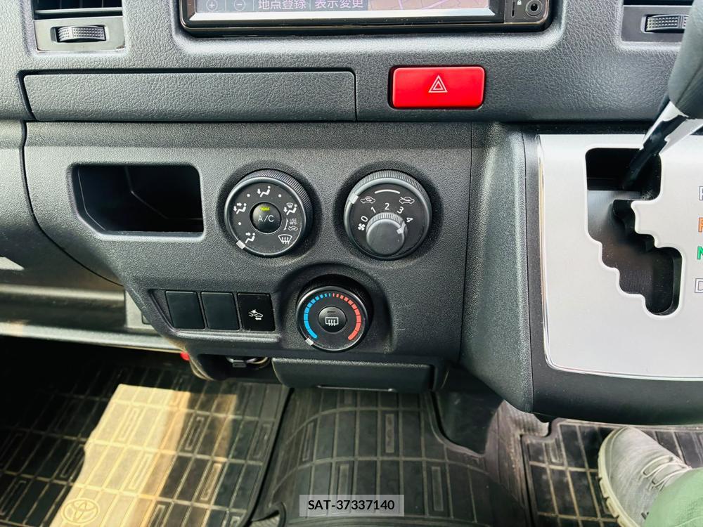 Toyota HIACE VAN 2019-07 8329539-19